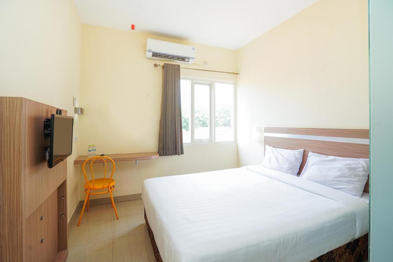 Pratisarawirya Guesthouse By Ecommerceloka สุราบายา ภายนอก รูปภาพ