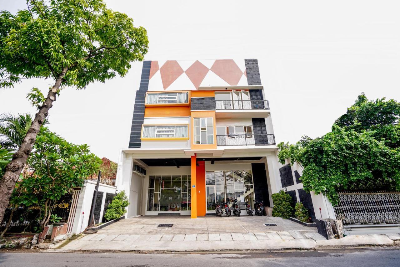 Pratisarawirya Guesthouse By Ecommerceloka สุราบายา ภายนอก รูปภาพ