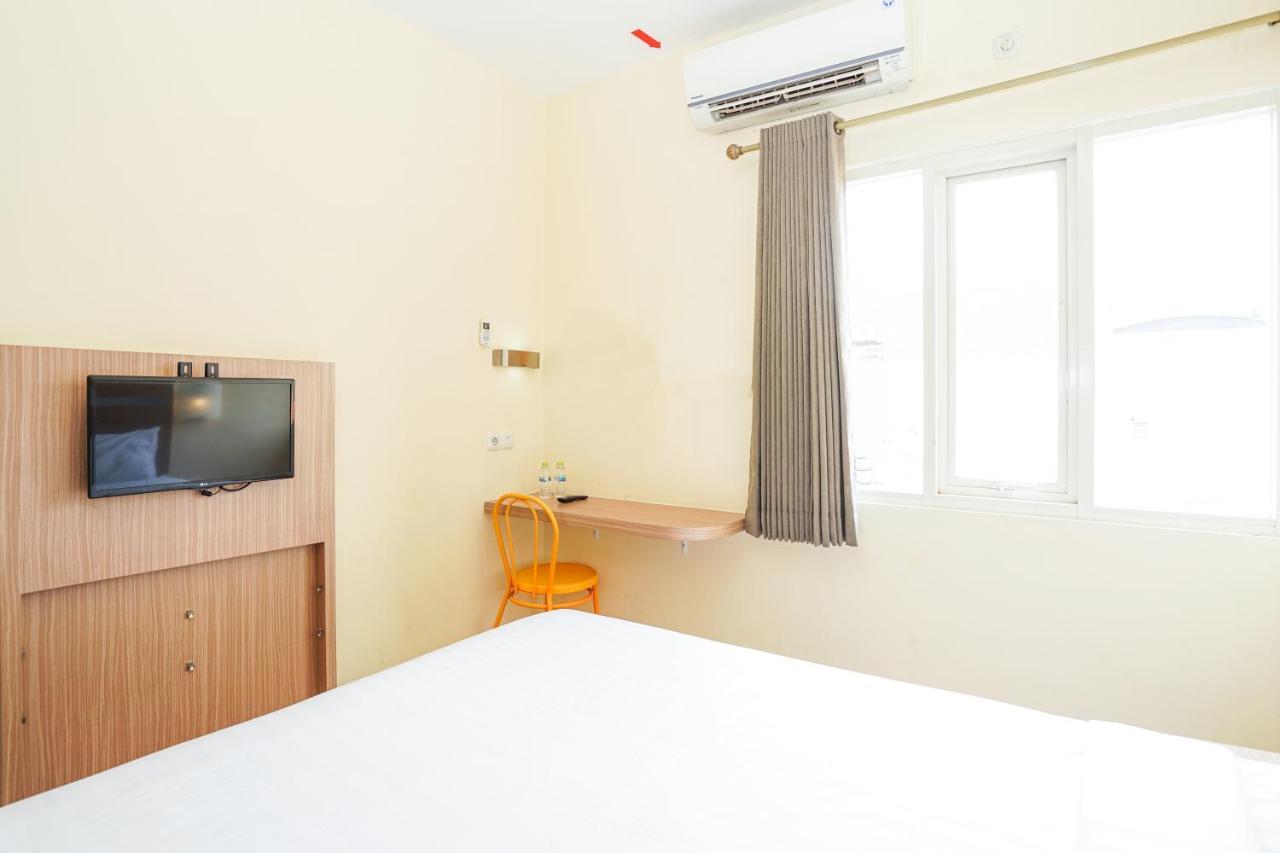 Pratisarawirya Guesthouse By Ecommerceloka สุราบายา ภายนอก รูปภาพ