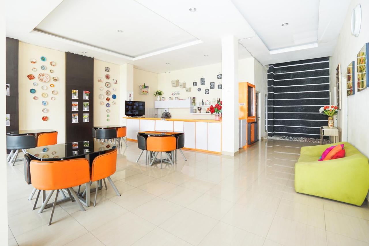 Pratisarawirya Guesthouse By Ecommerceloka สุราบายา ภายนอก รูปภาพ