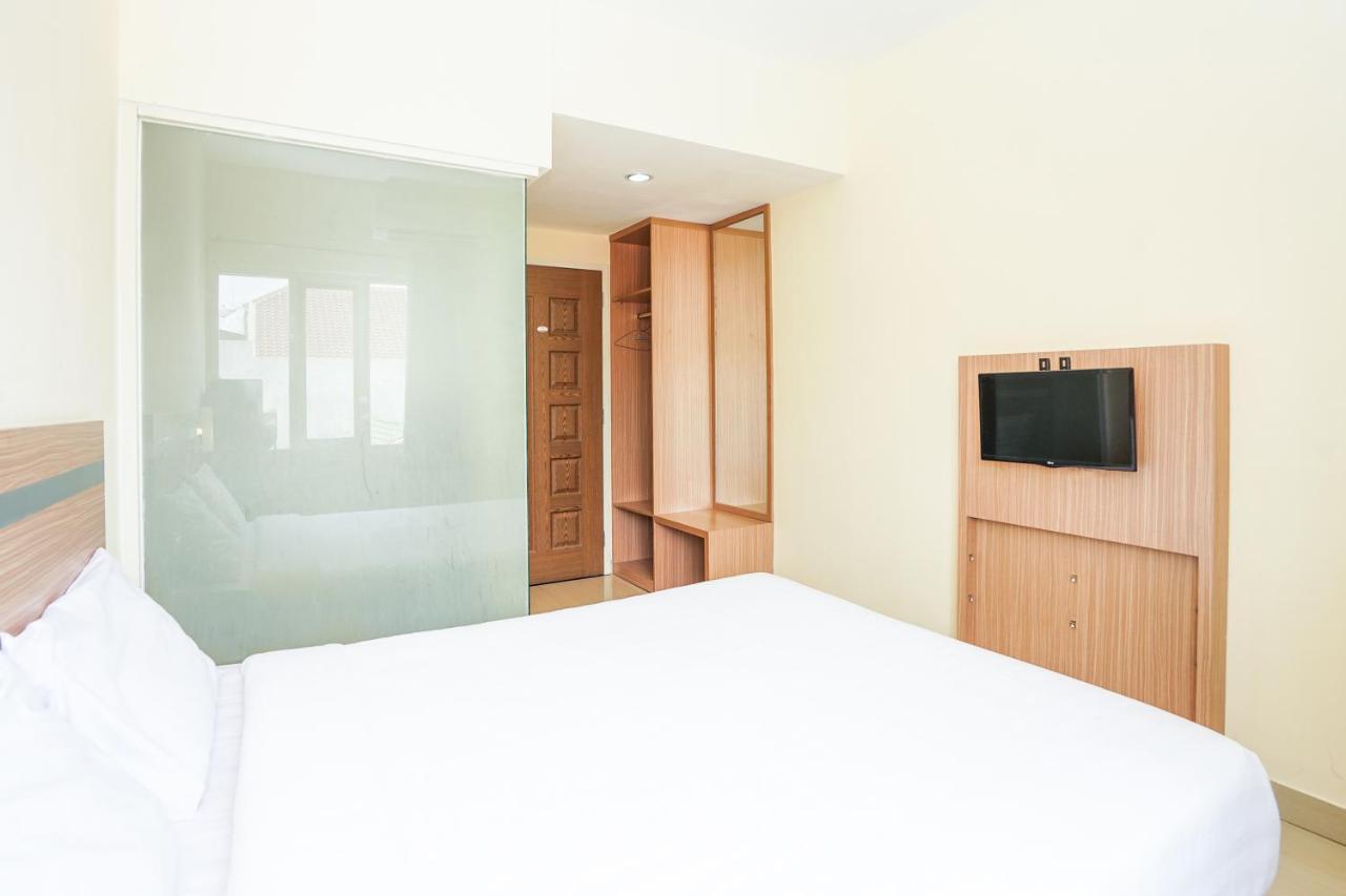 Pratisarawirya Guesthouse By Ecommerceloka สุราบายา ภายนอก รูปภาพ
