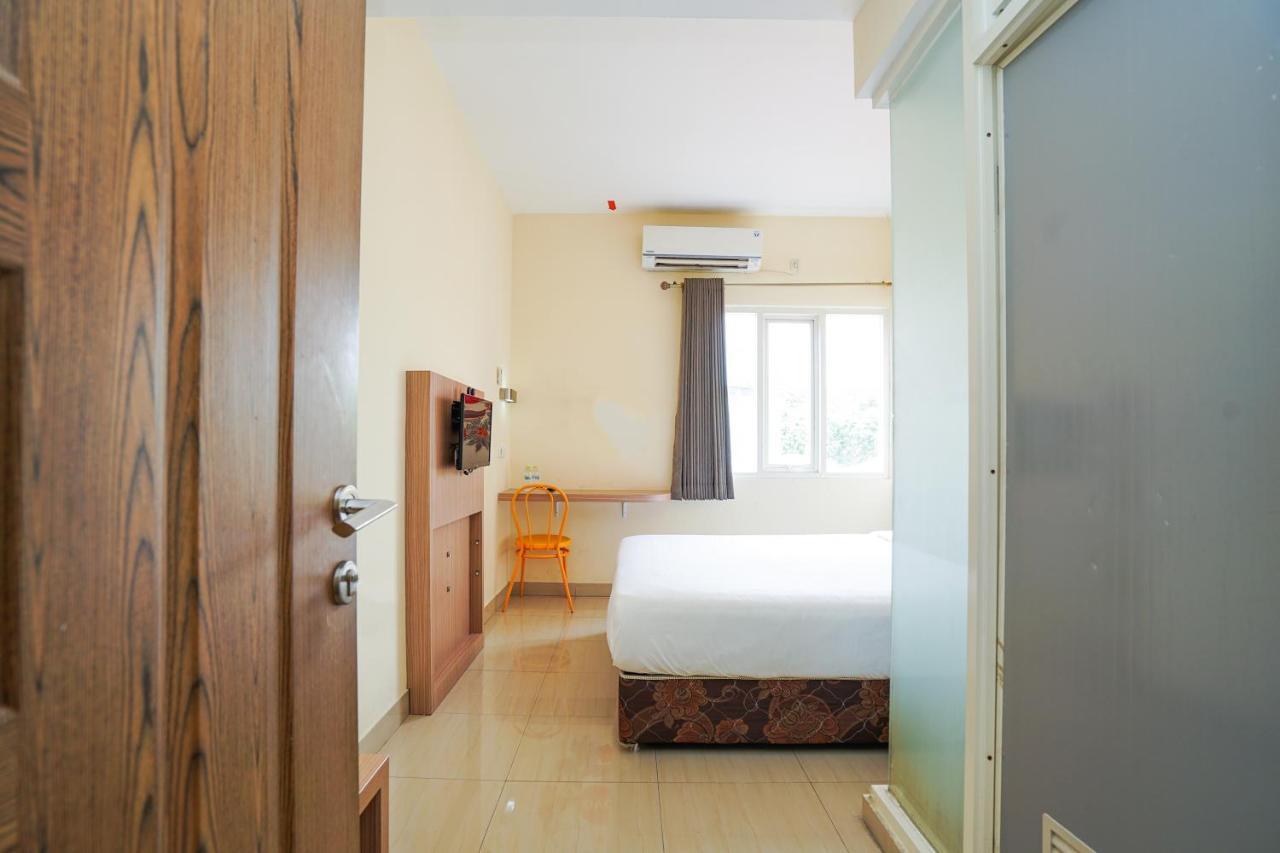 Pratisarawirya Guesthouse By Ecommerceloka สุราบายา ภายนอก รูปภาพ