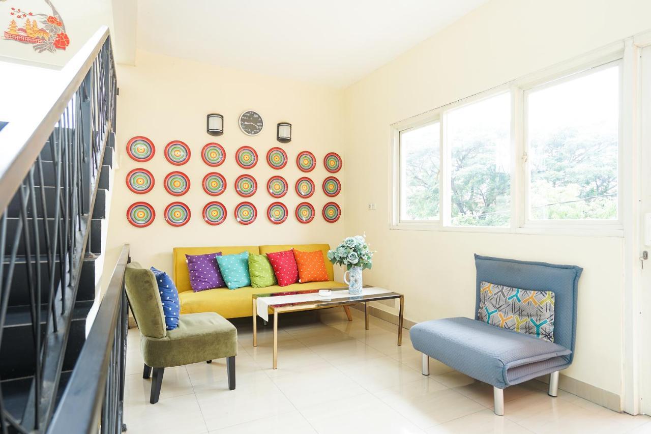 Pratisarawirya Guesthouse By Ecommerceloka สุราบายา ภายนอก รูปภาพ