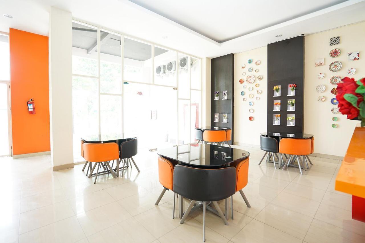 Pratisarawirya Guesthouse By Ecommerceloka สุราบายา ภายนอก รูปภาพ