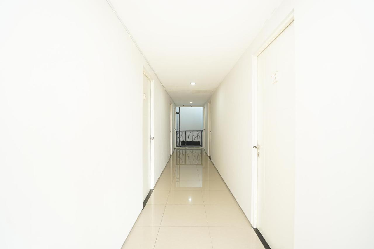 Pratisarawirya Guesthouse By Ecommerceloka สุราบายา ภายนอก รูปภาพ