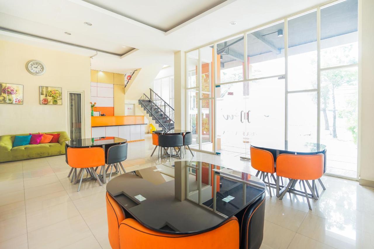 Pratisarawirya Guesthouse By Ecommerceloka สุราบายา ภายนอก รูปภาพ